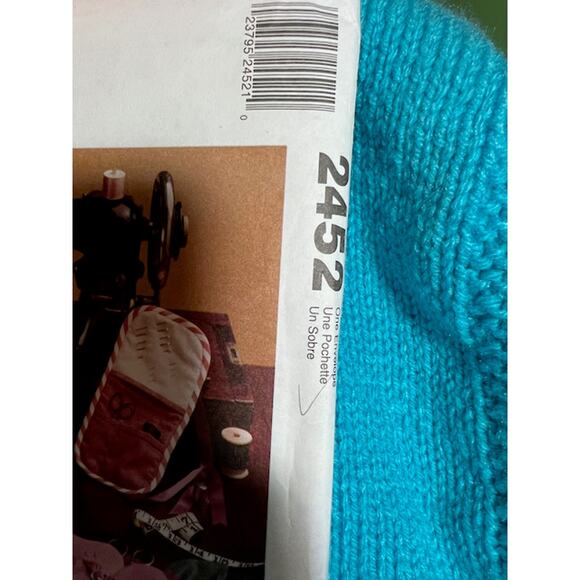 McCalls Sewing pattern 2452 tote organizer pincushion - Picture 2 of 3